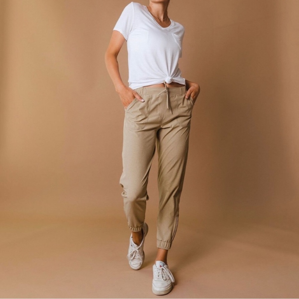 Albion XLT Relaxed Joggers in Beige / Tan